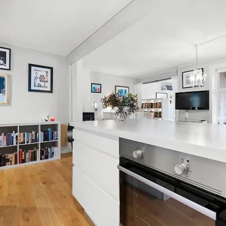 Lägenhet Dinbnb Homes I Family Friendly In Historical Sandviken *